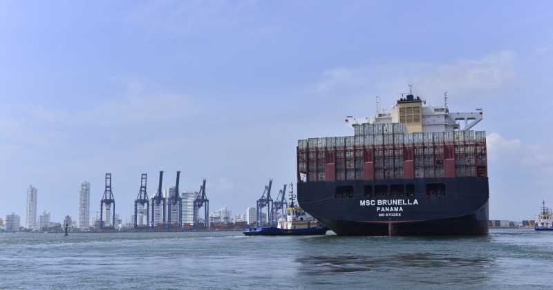 Megabarcos a la vista de los puertos colombianos
